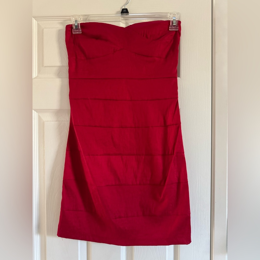 Red strapless bodycon dress
